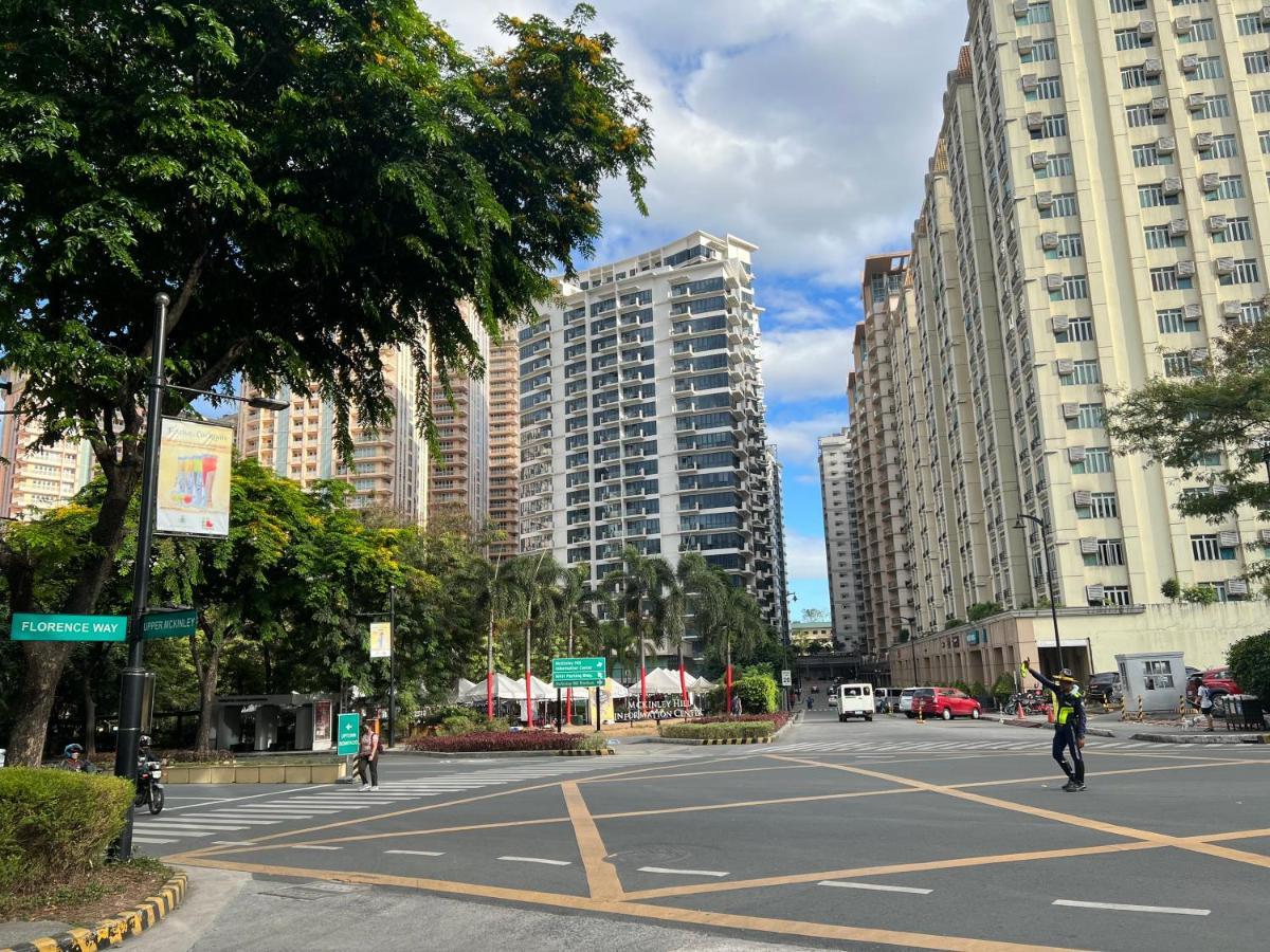 Condotel In Venice Grand Canal Mall Taguig Exterior photo